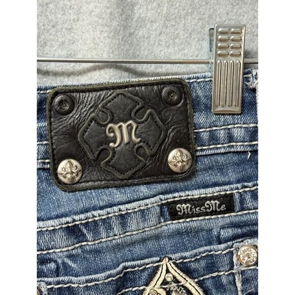 Miss Me Distressed Blue Jeans Size 27 Boot Cut Inseam 32 - Picture 3 of 7